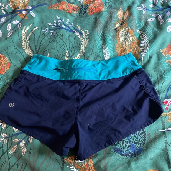 Lululemon shorts with liner - size 4 - Picture 2 of 4